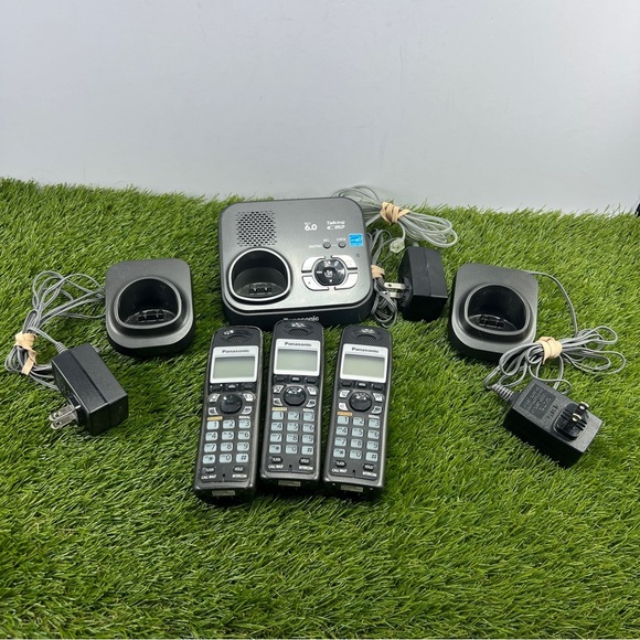 Panasonic KX-TG9331T  1.9 GHz Trio Handsets Single Line Cordless Phone + 3 Base - Picture 2 of 9